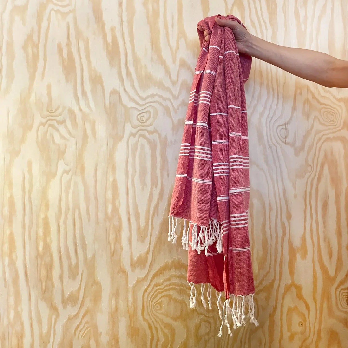BEACH BOYS Red - Das perfekte Strandtuch Crimson Pandion